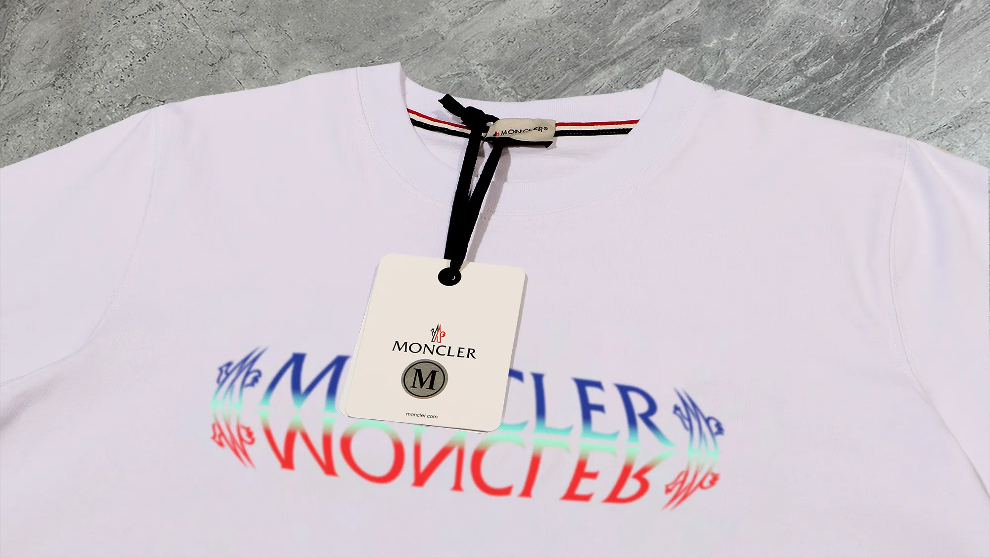【 In Stock】 〖 𝐌𝐎𝐍𝐂𝐋𝐄𝐑~ 〗 440g ， 😎 ， ， Factory 2025 T ， ， Premium LOGO， Same Style ：Black White Size：S M L XL 2XL
